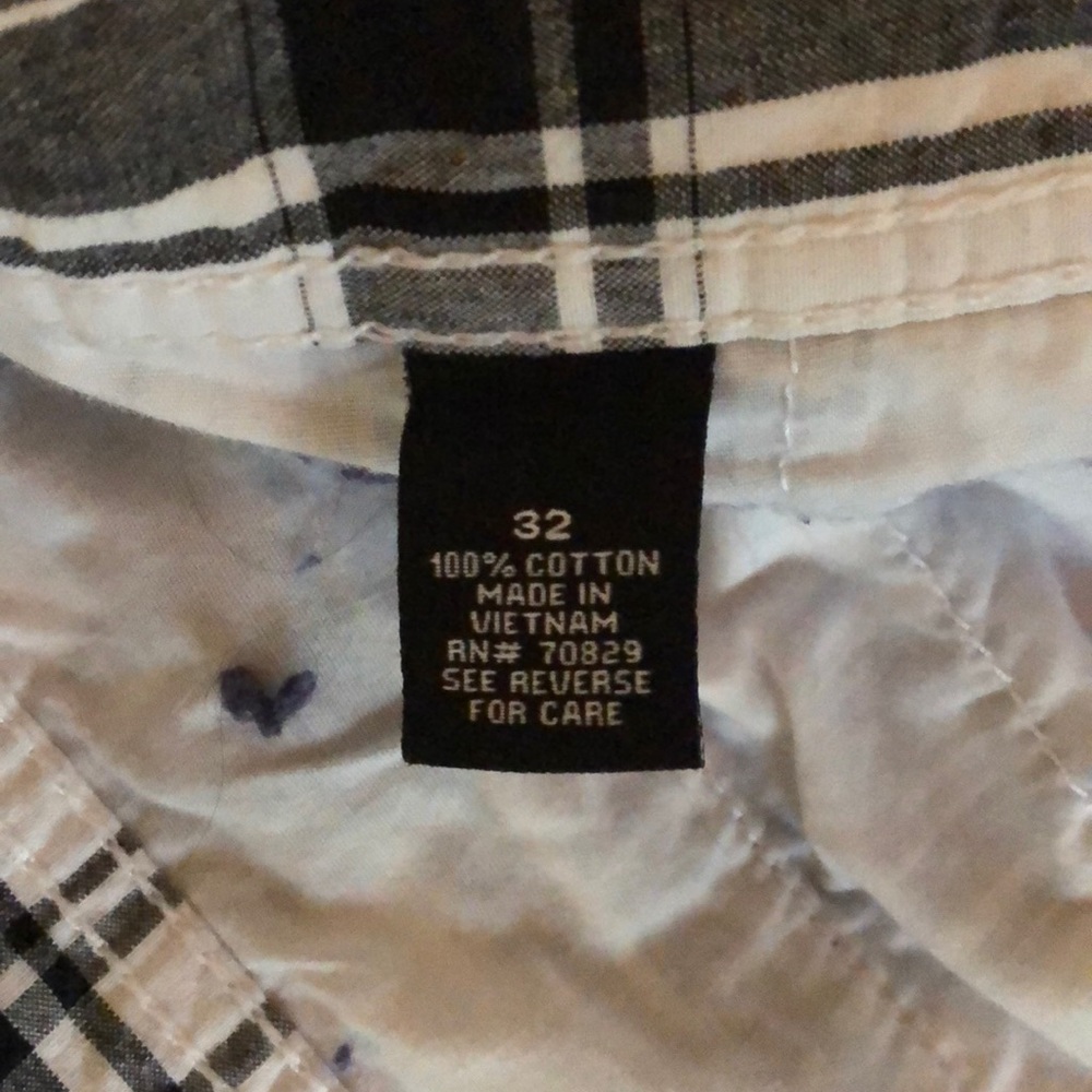 Plaid shorts size 32 - Picture 4 of 4